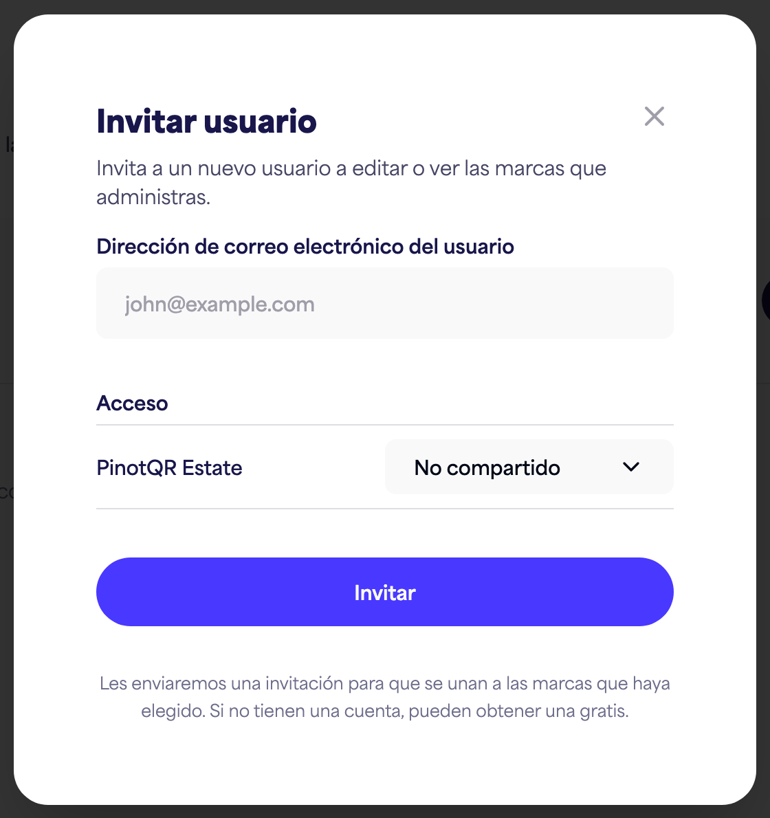El diálogo "Invitar usuario" con el campo de correo electrónico y las opciones de acceso por marca